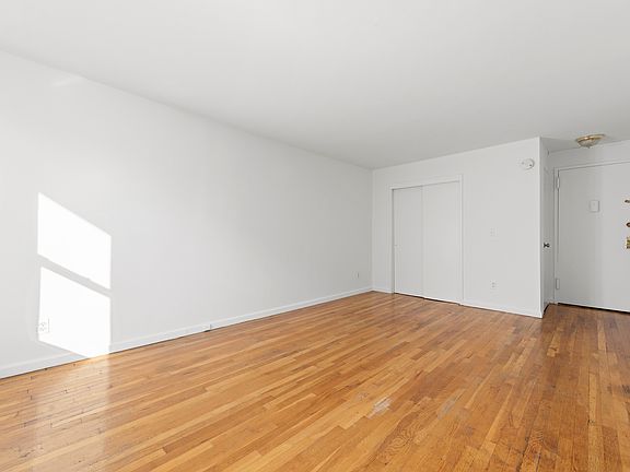 3rd image of 301 E 84th St APT 4B