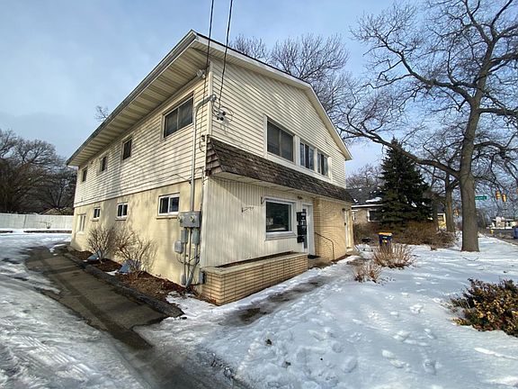 2nd image of 831 Fuller Ave NE #1