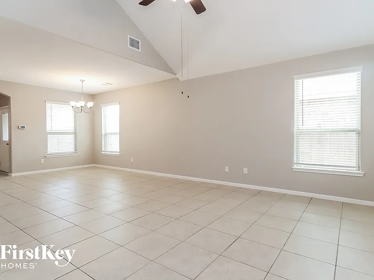 9207 Penfield Dr — Photo 3