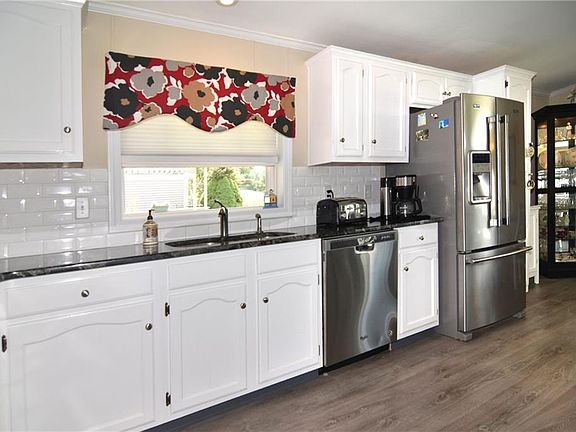 3rd image of 63 Little Pond Rd