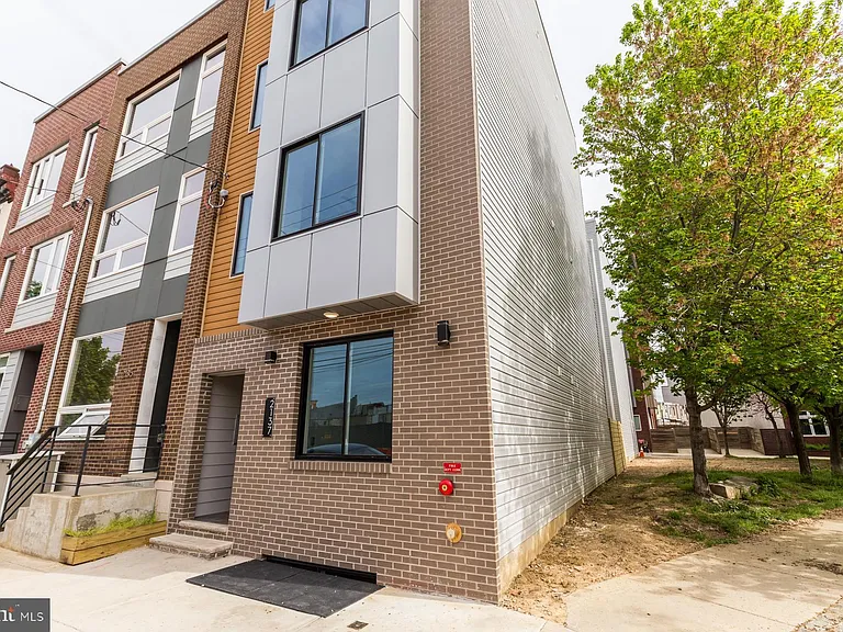 2132 Berges St #1 — Photo 3