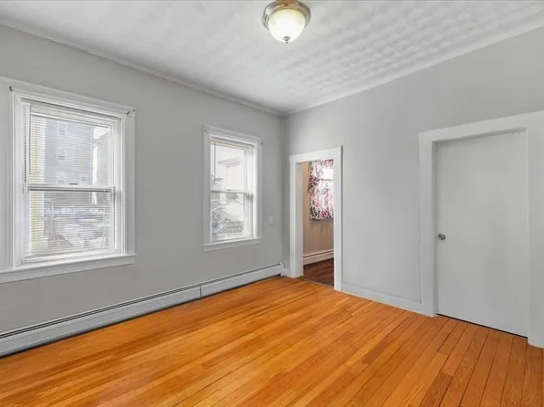 225 Mulberry St, Fall River, MA 02721