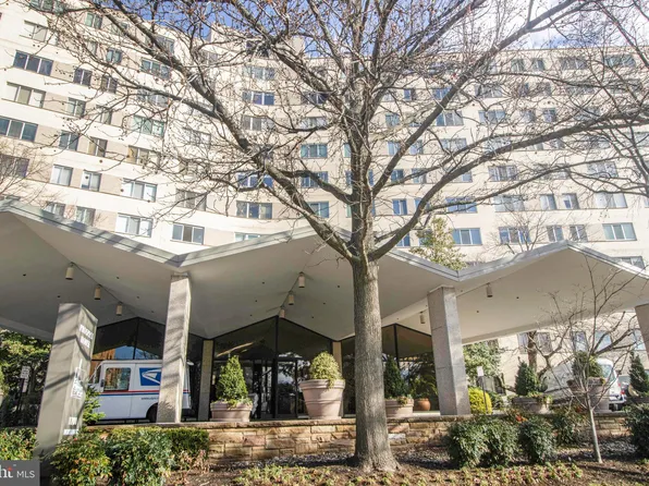 1200 N Nash St APT 211, Arlington, VA 22209
