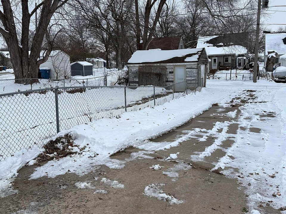 2nd image of 1820 Falls Ave