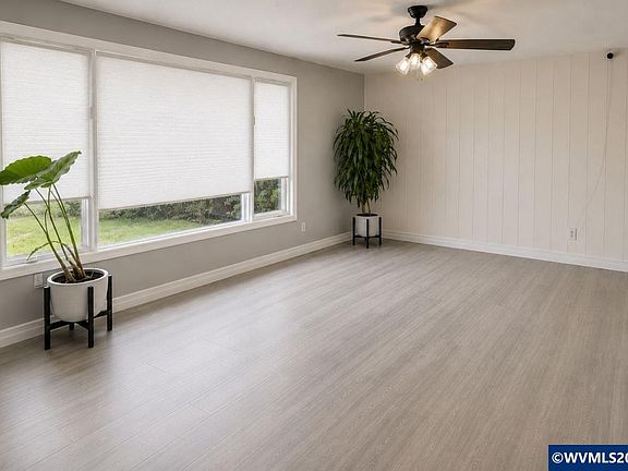 4th image of 2042 Summit Ave NW