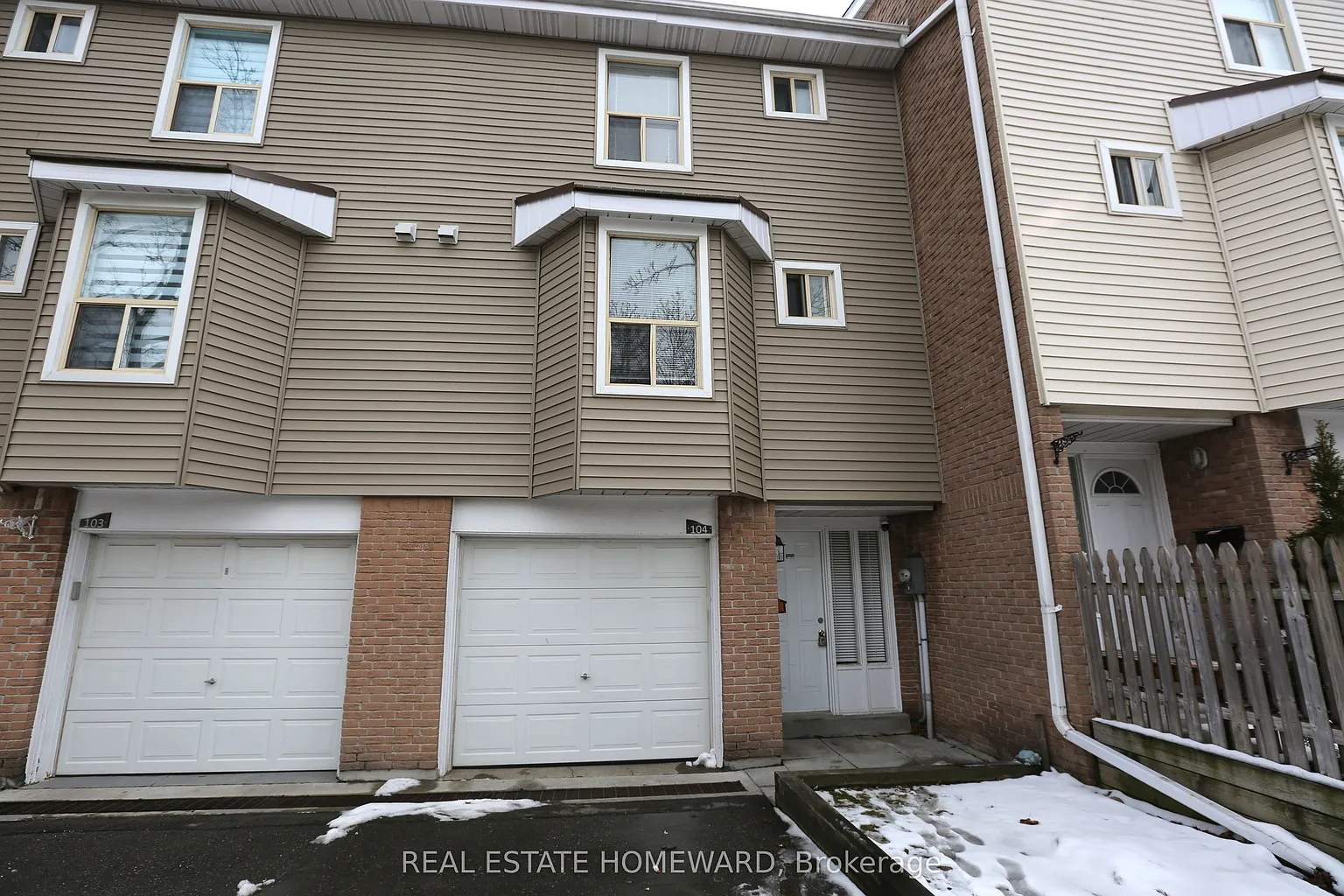 104 Enderby Cres photo 1