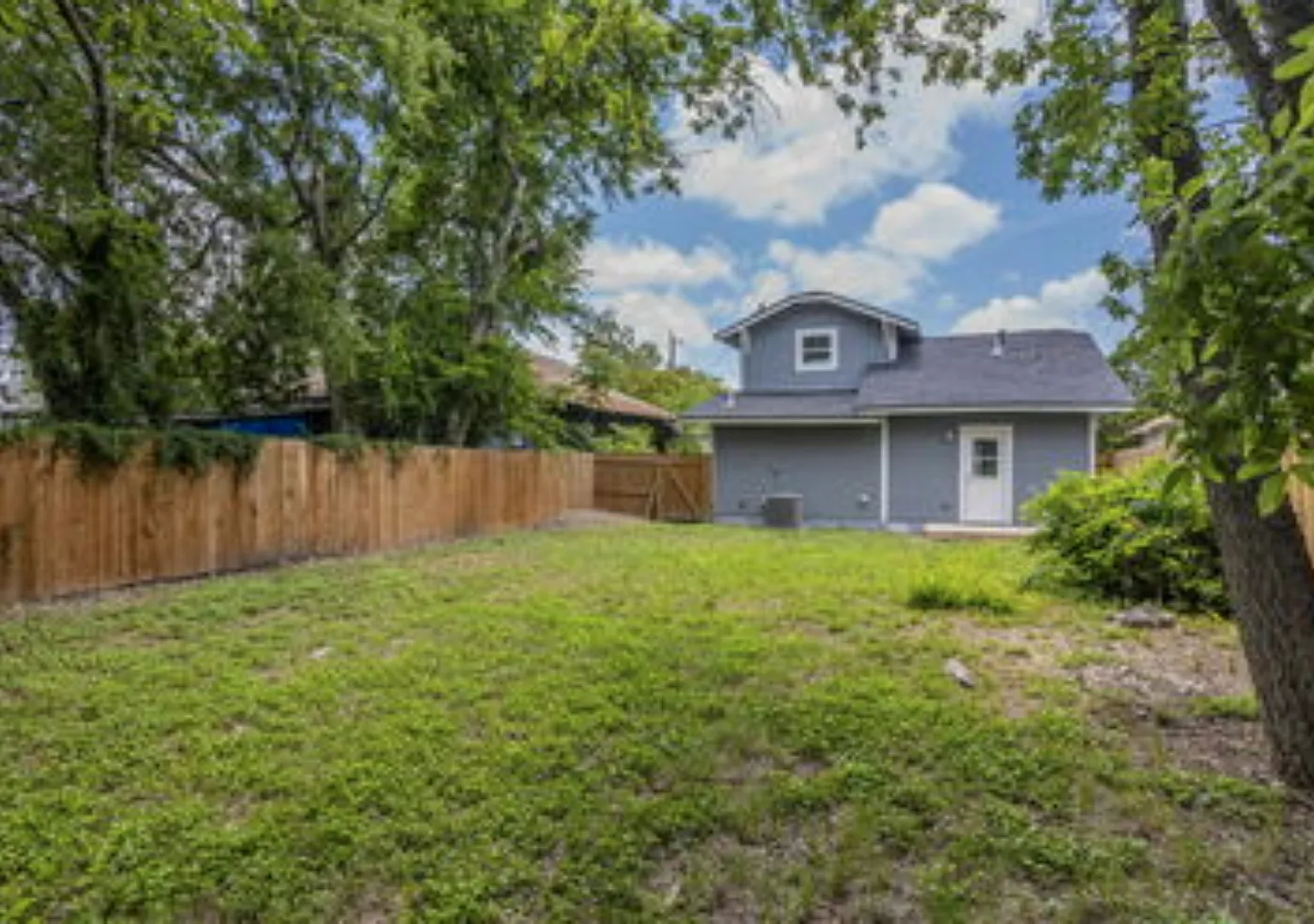 539 Hicks Ave — Photo 3