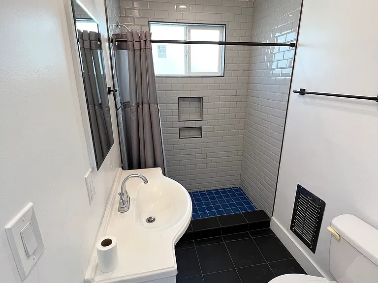 1313 S Cochran Ave — Photo 8