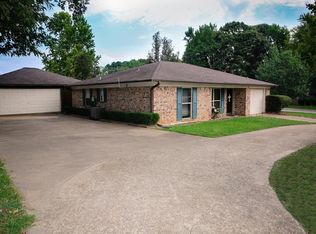 301 Westwood Rd, Palestine, TX 75803