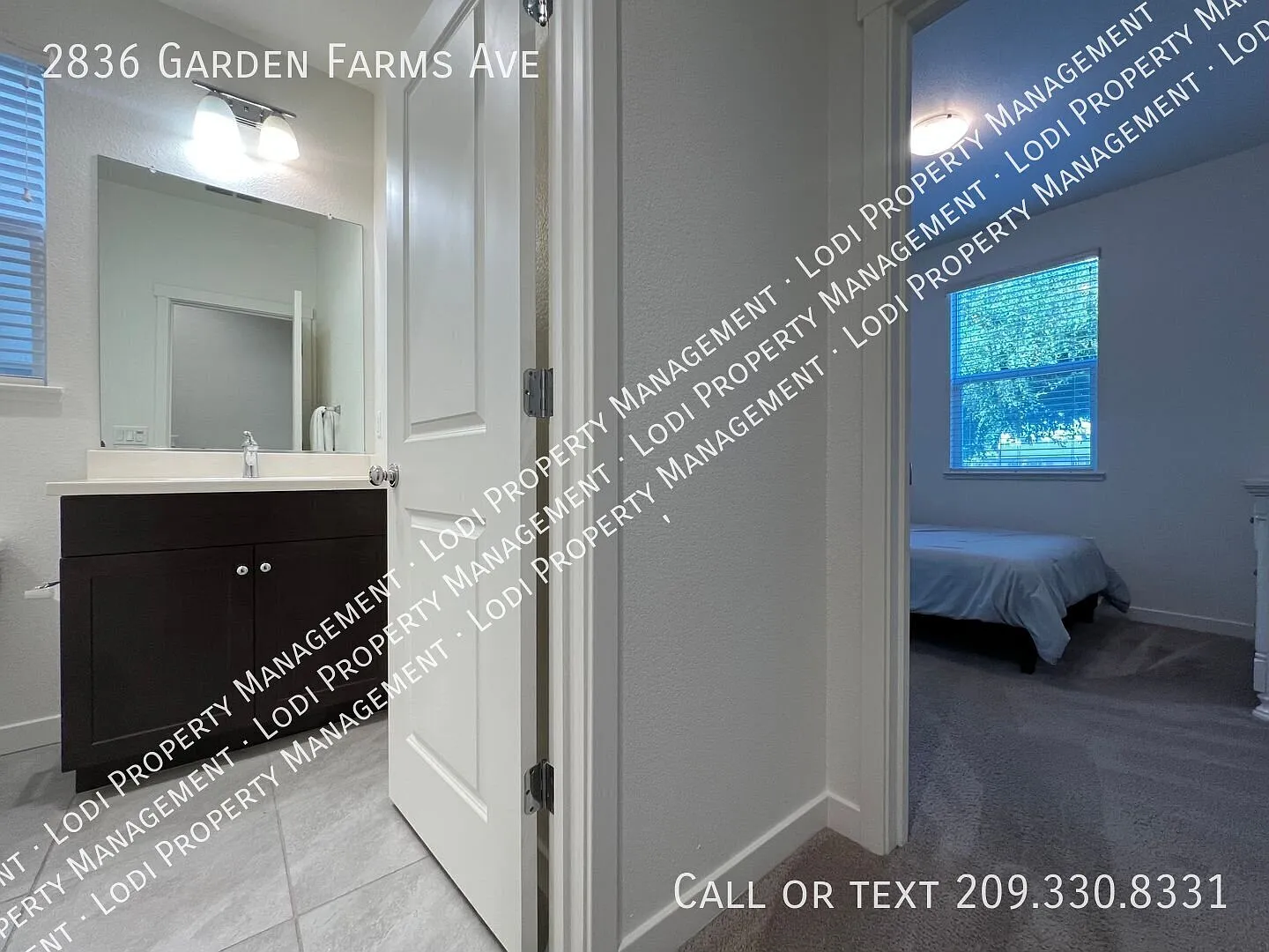 5 Bedroom 3 Bath Home in River Island — Photo 3