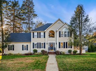 11 Old Stagecoach Rd, Attleboro, MA 02703