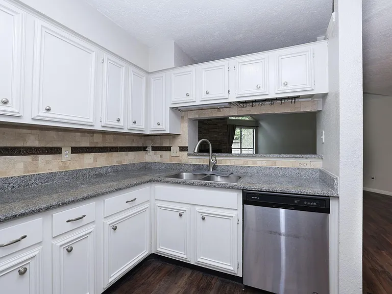 16035 Hollow Rock Dr — Photo 13