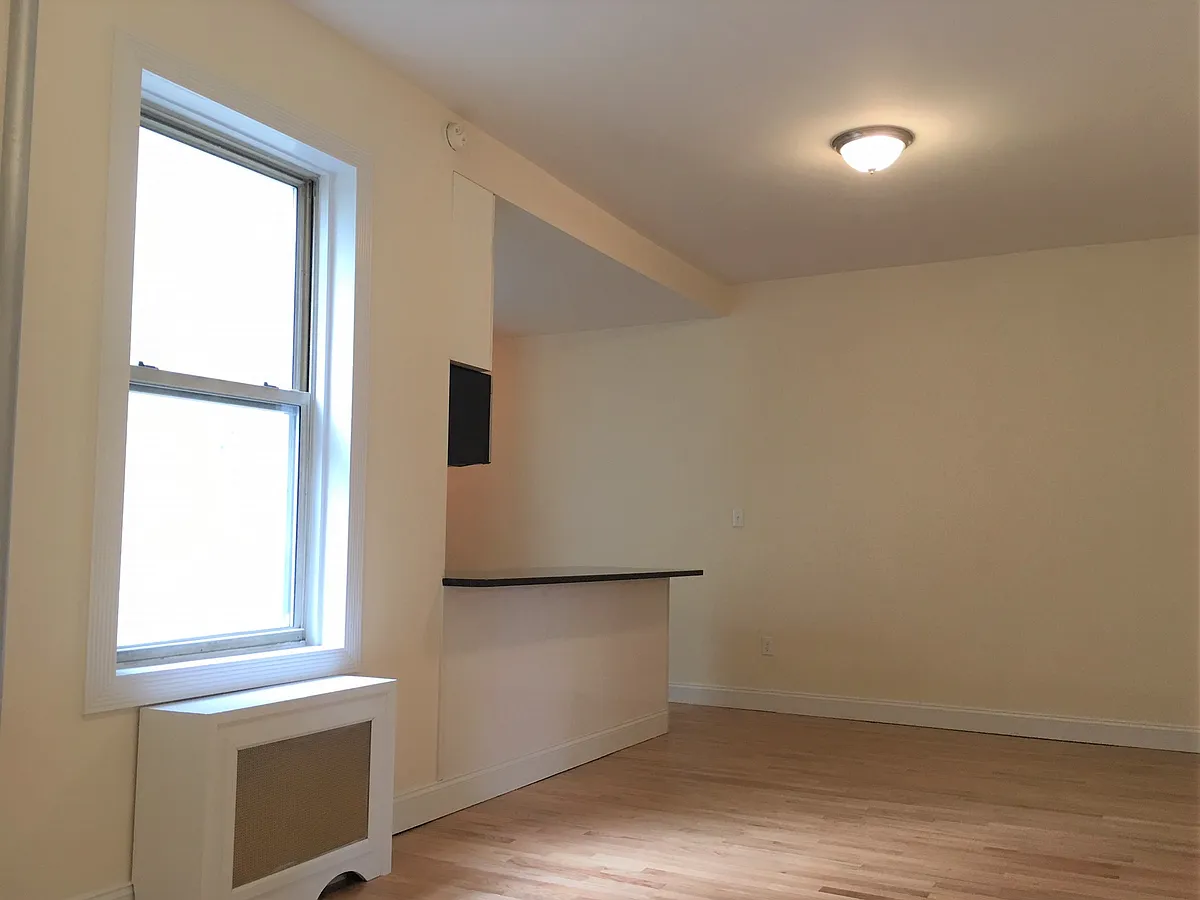 Building Photo - 408 W 44th St #Y