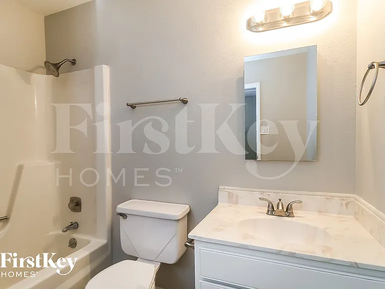 2604 E Boston St — Photo 14