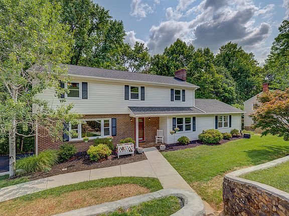 2nd image of 1904 Pelham Dr