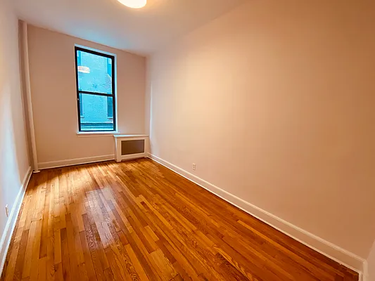 Rented by Metropolis Real Estate of Manhattan | media 7