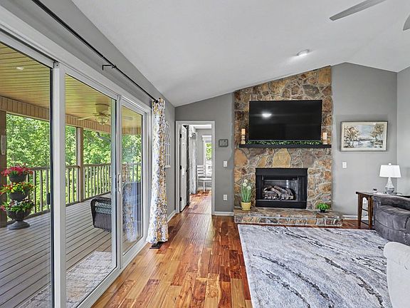 5th image of 1157 Summit Way