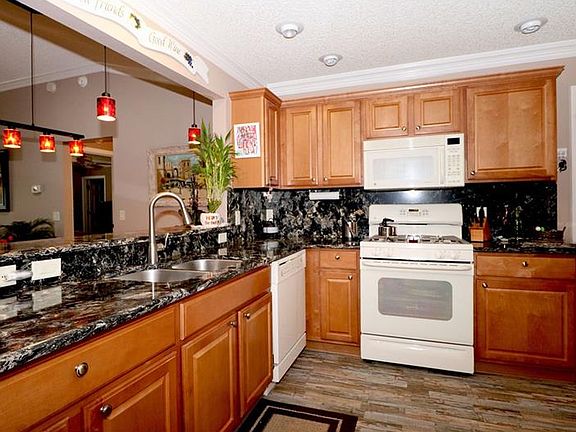 5th image of 2120 Clover Ct