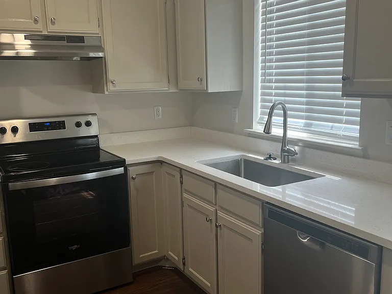 1075 S 810 E — Photo 3