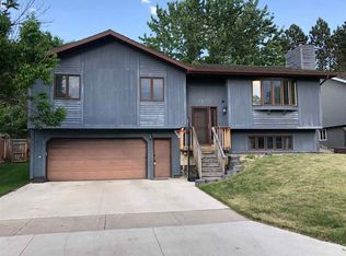 1425 11th St SW, Minot, ND 58701