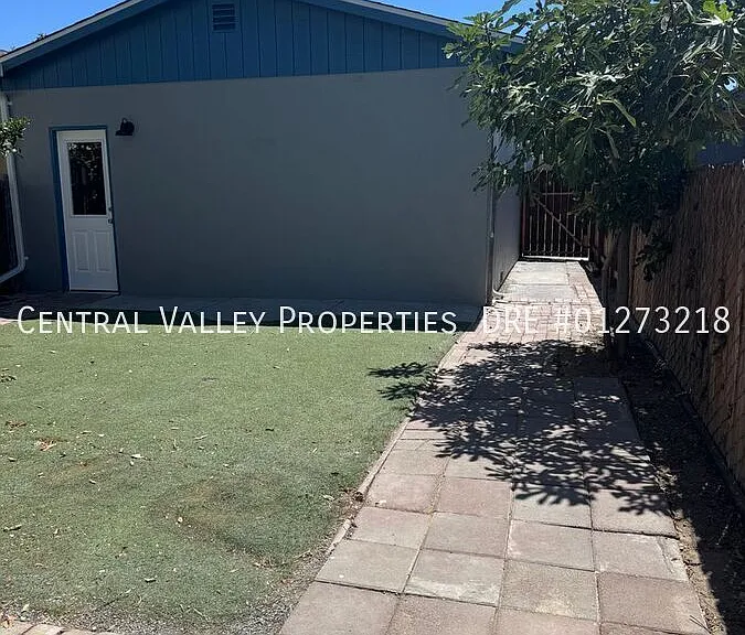 946 Sequoia Blvd — Photo 23