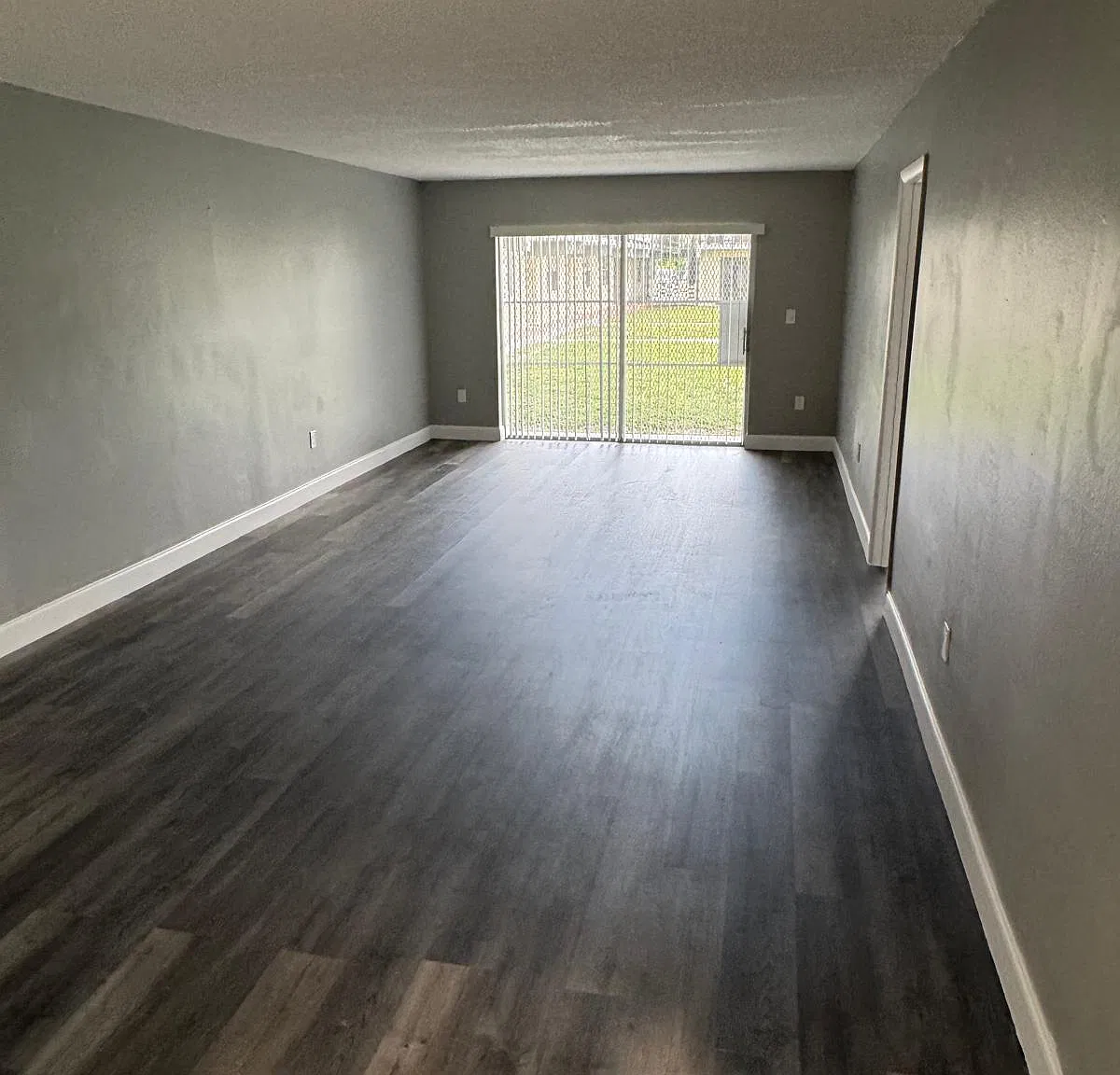 2 bed, 990 sqft, $2,000 — Photo 4