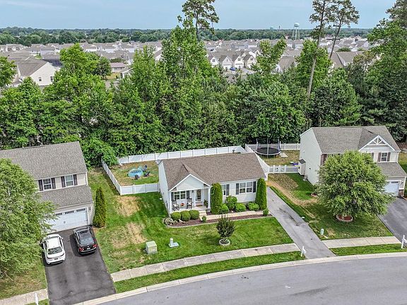 4th image of 27946 Home Farm Dr