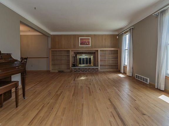 2nd image of 5273 Marian Dr