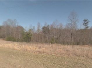 1077 Jp Lynch Rd, Pilot Mountain, NC 27041