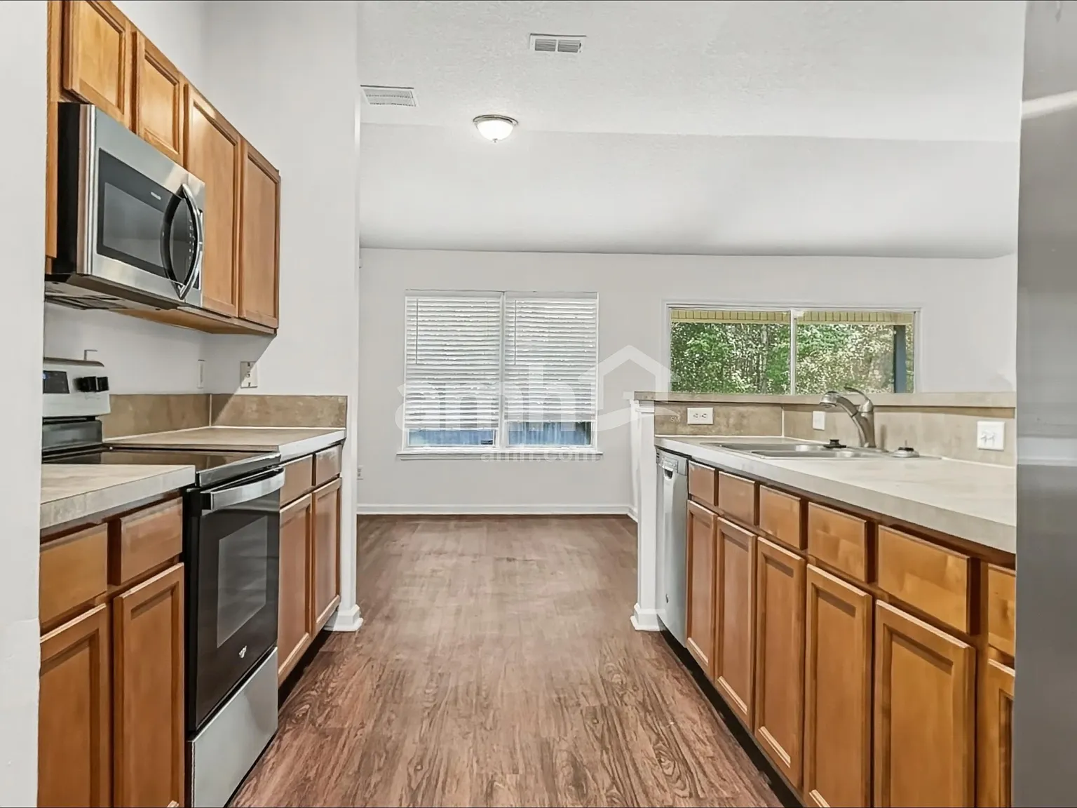 4 bed, 2.0 bath, 2048 sqft, $2,155 — Photo 4