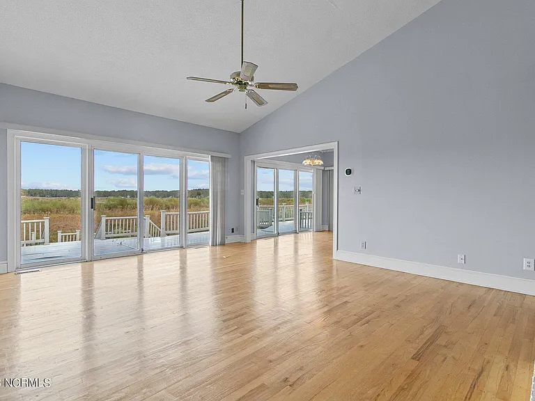 867 Castleberry Ct — Photo 32