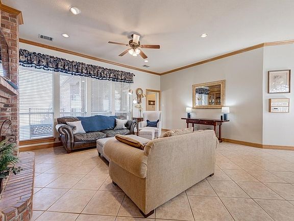 2nd image of 313 Blanco Cir
