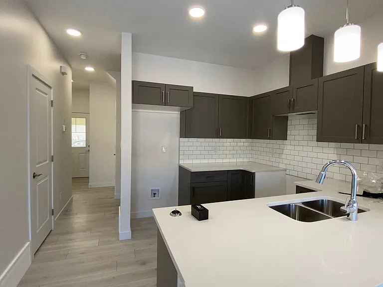740 Daniels Way SW — Photo 6