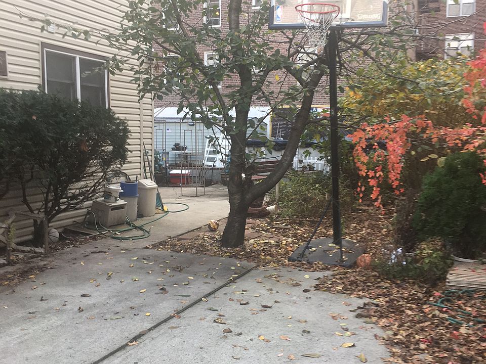 Side yard & garden 