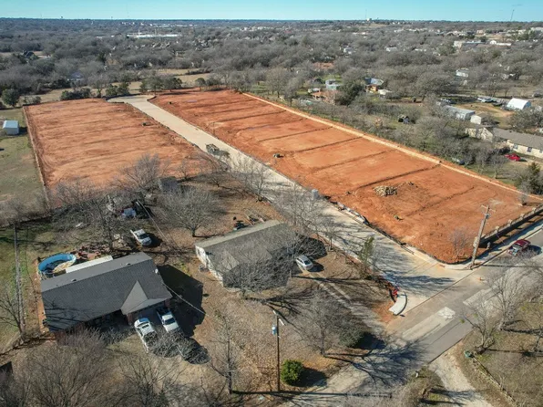 300 Hickory Ln, Weatherford, TX 76086