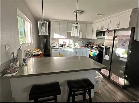 1 bed, 200 sqft, $1,000 — Photo 2
