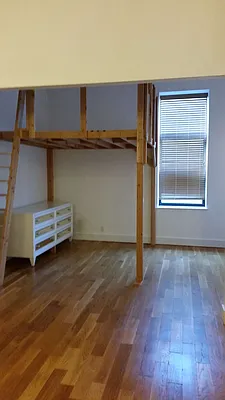 Rented by Space Link Realty | media 13