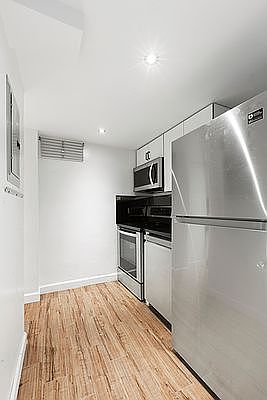 4th image of 516 Hudson St APT 16