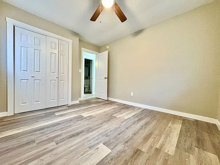 812 Jackson St — Photo 16