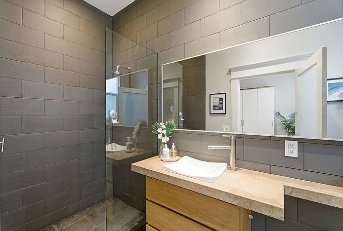 471 S Van Ness Ave — Photo 10