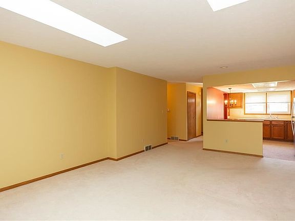 5th image of 691 Bent Creek Dr