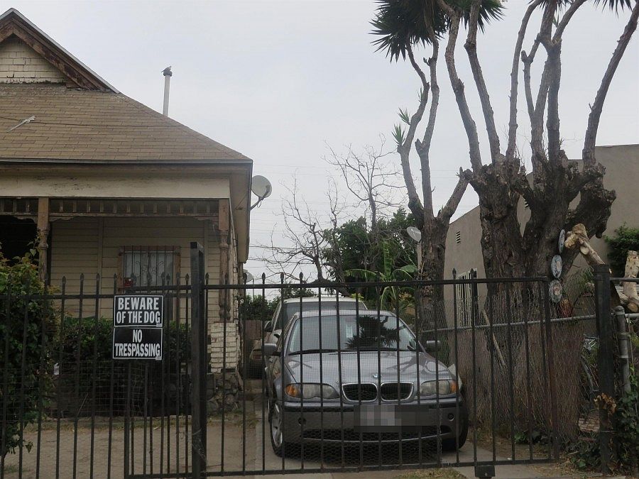 2nd image of 327 W 91st Pl