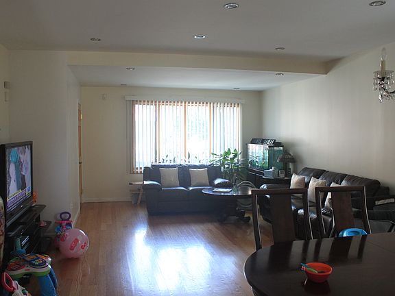 5th image of 73 Bay 34 St
