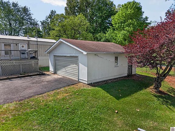 3rd image of 4080 Lovelaceville Rd