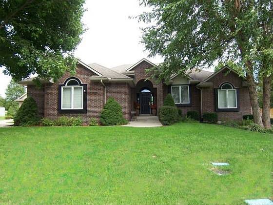 1st image of 1217 SW Wintergreen Ln