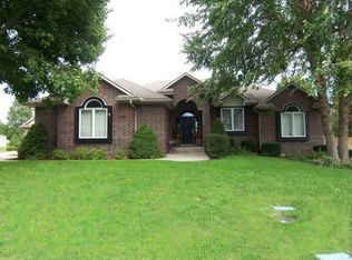 1217 SW Wintergreen Ln, Blue Springs, MO 64015