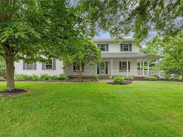 6130 Lakemoor Cir NW, Canton, OH 44718