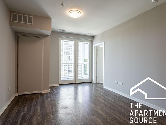 4th image of 302 W North Ave #209