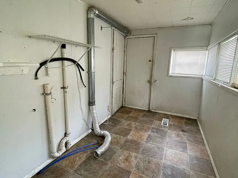 727 Congress St — Photo 18