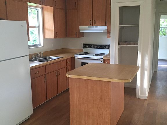 3rd image of 2415 NE 16th Ave